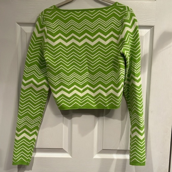 Stradivarius brand size S pullover crop length top- NWT - Picture 5 of 5